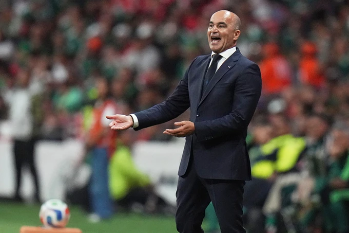 Roberto Martinez: ‘Chúng ta phải chấp nhận luôn xảy ra tranh luận vì chỉ có một Cristiano Ronaldo’