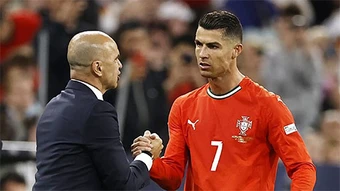Roberto Martinez dè chừng với Cristiano Ronaldo
