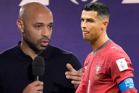 Ronaldo lầm lũi bỏ vào đường hầm, bị Henry 'bắt trúng bệnh' Ronaldo lầm lũi bỏ vào đường hầm, bị Henry 'bắt trúng bệnh'