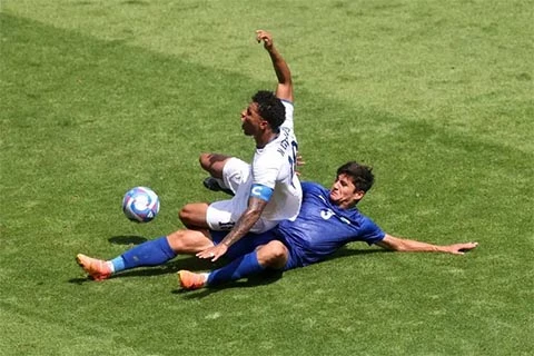 Ronaldo sẽ ‘khóc ròng’ trước sức trẻ của ‘Ronaldo người Uzbekistan’? Ronaldo sẽ ‘khóc ròng’ trước sức trẻ của ‘Ronaldo người Uzbekistan’?
