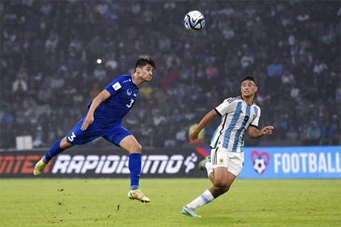 Ronaldo sẽ ‘khóc ròng’ trước sức trẻ của ‘Ronaldo người Uzbekistan’? Ronaldo sẽ ‘khóc ròng’ trước sức trẻ của ‘Ronaldo người Uzbekistan’?