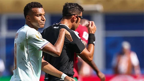 Roy Keane đòi lại công bằng cho Mbappe Roy Keane đòi lại công bằng cho Mbappe