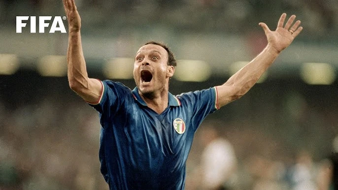 Salvatore ‘Toto’ Schillaci nhìn thế giới bằng đôi mắt trố Salvatore ‘Toto’ Schillaci nhìn thế giới bằng đôi mắt trố