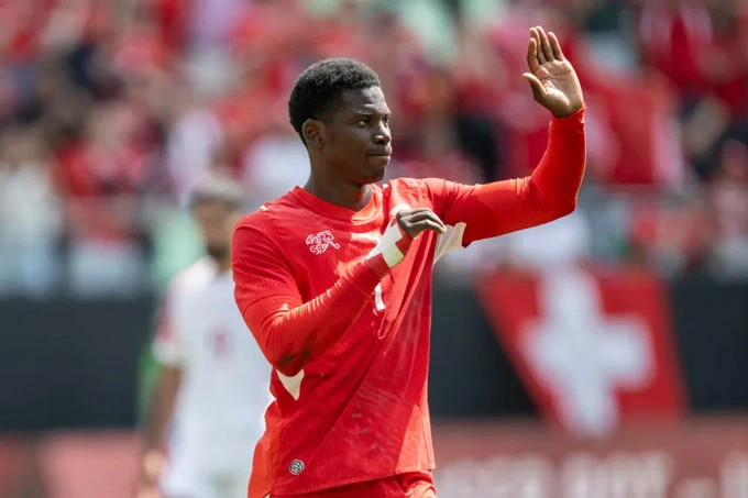 Sao tuyển Thụy Sĩ bị giữ lại ở sân bay, nguy cơ lỡ kế hoạch World Cup 2026 Sao tuyển Thụy Sĩ bị giữ lại ở sân bay, nguy cơ lỡ kế hoạch World Cup 2026