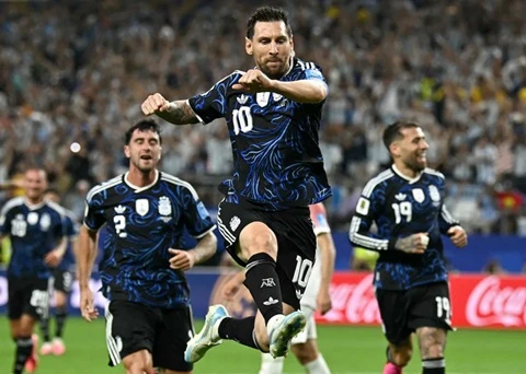 Sau ánh hào quang, Messi là ai?