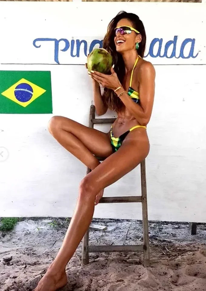 Siêu mẫu Izabel Goulart ủng hộ Brazil bằng bộ ảnh nóng bỏng Siêu mẫu Izabel Goulart ủng hộ Brazil bằng bộ ảnh nóng bỏng