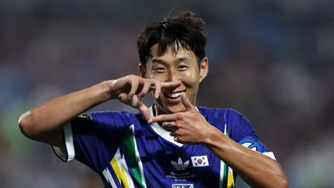 Son Heung-min: Phía sau nụ cười của biểu tượng châu Á Son Heung-min: Phía sau nụ cười của biểu tượng châu Á
