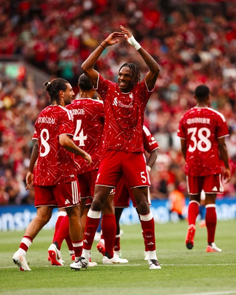 Tân binh Jacquet có màn ra mắt 'hay nhất lịch sử Liverpool' Tân binh Jacquet có màn ra mắt 'hay nhất lịch sử Liverpool'