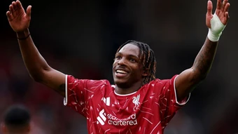 Tân binh Jacquet có màn ra mắt 'hay nhất lịch sử Liverpool'