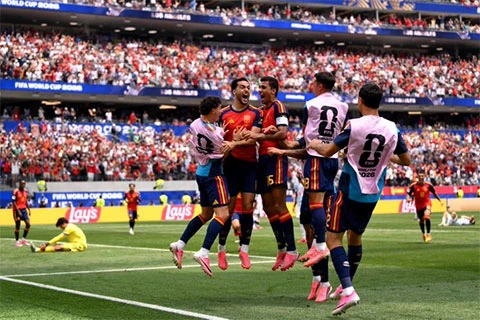 Tây Ban Nha càng đá càng đáng sợ tại World Cup Tây Ban Nha càng đá càng đáng sợ tại World Cup