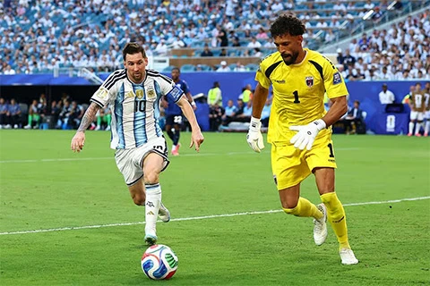 Thủ môn Vozinha rê bóng nhiều hơn Ronaldo tại World Cup
