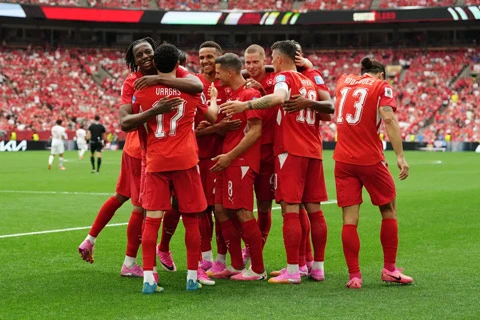Thụy Sĩ vs Algeria: 'Lời nguyền' 70 năm ám ảnh Thụy Sĩ Thụy Sĩ vs Algeria: 'Lời nguyền' 70 năm ám ảnh Thụy Sĩ