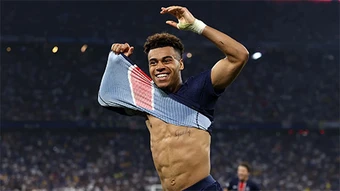 Tin giờ chót 16/4: Saha tiến cử ngôi sao 'như Ronaldo thời trẻ' cho MU