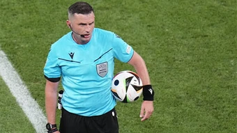 Trọng tài Michael Oliver lỡ hẹn trận đấu World Cup 2026 vì chấn thương