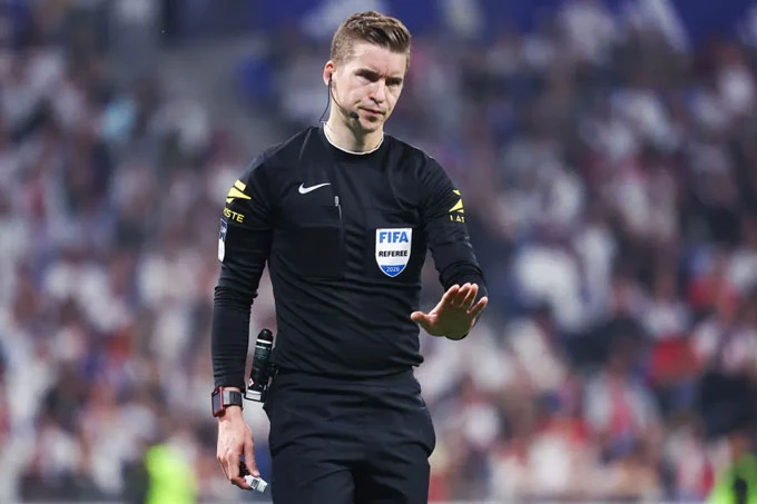 Trọng tài Michael Oliver lỡ hẹn trận đấu World Cup 2026 vì chấn thương