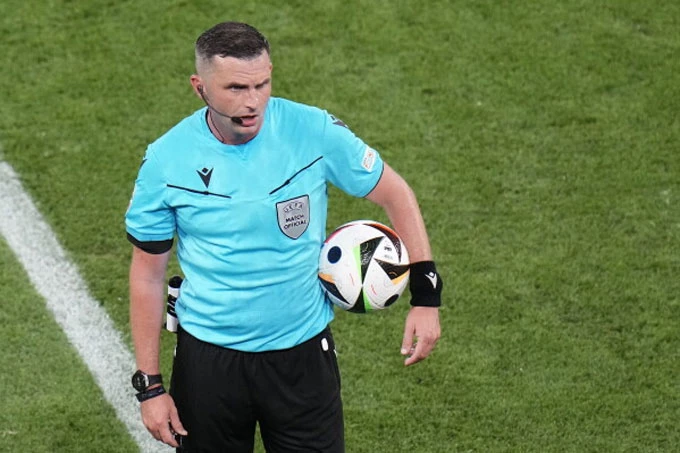 Trọng tài Michael Oliver lỡ hẹn trận đấu World Cup 2026 vì chấn thương