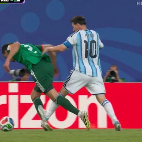 Trực tiếp Argentina 1-0 Algeria: Messi suýt có bàn thắng thứ 2 Trực tiếp Argentina 1-0 Algeria: Messi suýt có bàn thắng thứ 2