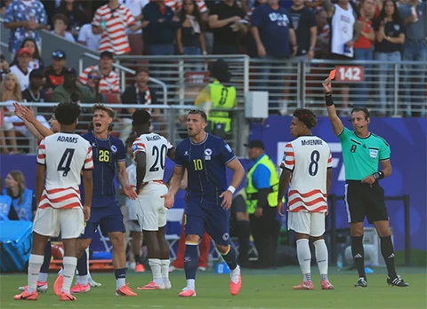 UEFA nổi giận, đối đầu FIFA vì 'Balogun Gate' UEFA nổi giận, đối đầu FIFA vì 'Balogun Gate'