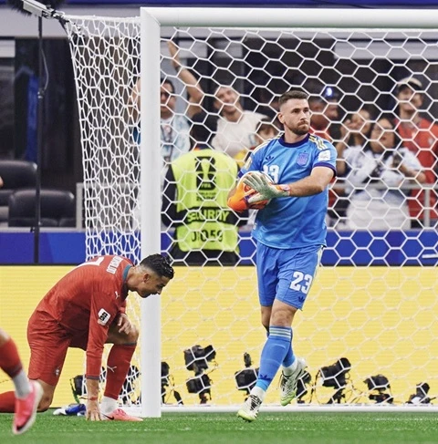 Unai Simon đi vào lịch sử World Cup Unai Simon đi vào lịch sử World Cup