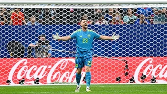Unai Simon phá kỷ lục World Cup tồn tại 36 năm