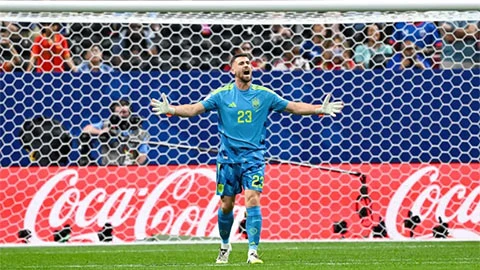 Unai Simon phá kỷ lục World Cup tồn tại 36 năm Unai Simon phá kỷ lục World Cup tồn tại 36 năm
