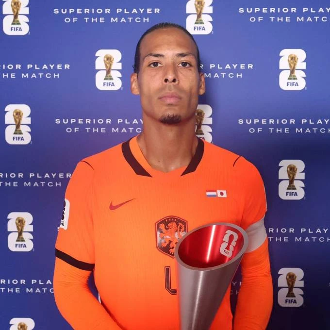 Van Dijk 'làm tất, ăn cả', Hà Lan thế là dở rồi! Van Dijk 'làm tất, ăn cả', Hà Lan thế là dở rồi!