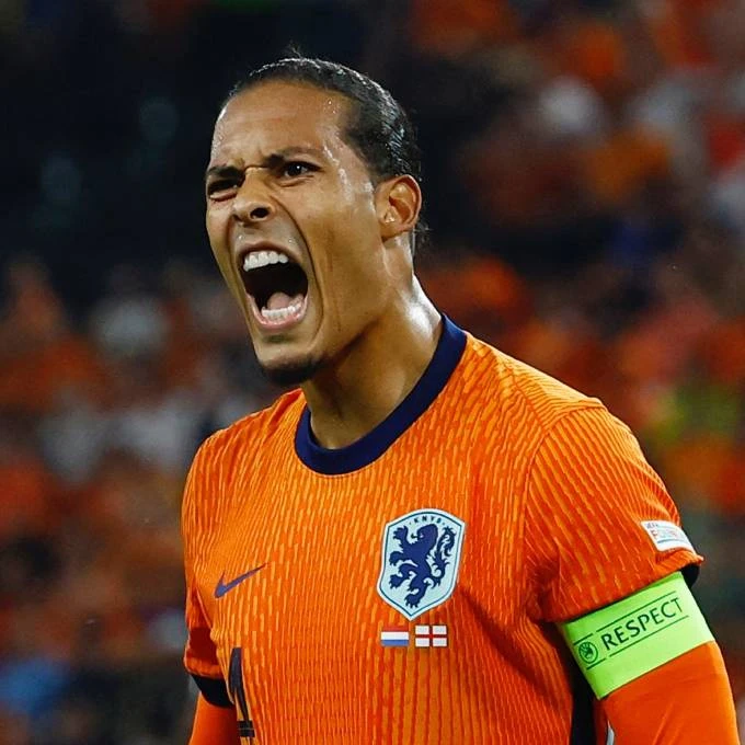 Van Dijk 'làm tất, ăn cả', Hà Lan thế là dở rồi! Van Dijk 'làm tất, ăn cả', Hà Lan thế là dở rồi!
