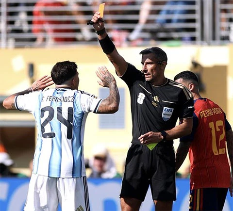 Vì sao Enzo Fernandez bị truất quyền thi đấu trong trận chung kết World Cup Vì sao Enzo Fernandez bị truất quyền thi đấu trong trận chung kết World Cup