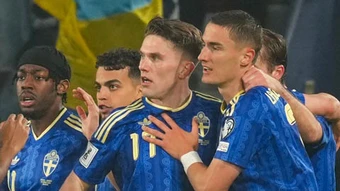 Viktor Gyokeres lập hat-trick, Thụy Điển sáng cửa dự World Cup
