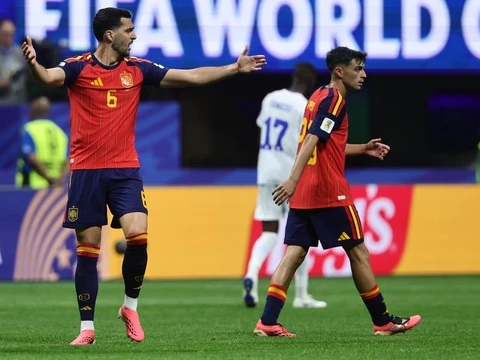 World Cup 2026: Tây Ban Nha lại dính 'bẫy chuyền bóng'