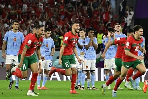 World Cup 2026: Tây Ban Nha lại dính 'bẫy chuyền bóng'