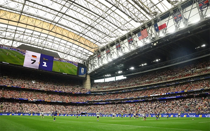 World Cup gây tranh cãi vì cho cầu thủ 'nghỉ mát' giữa trận World Cup gây tranh cãi vì cho cầu thủ 'nghỉ mát' giữa trận