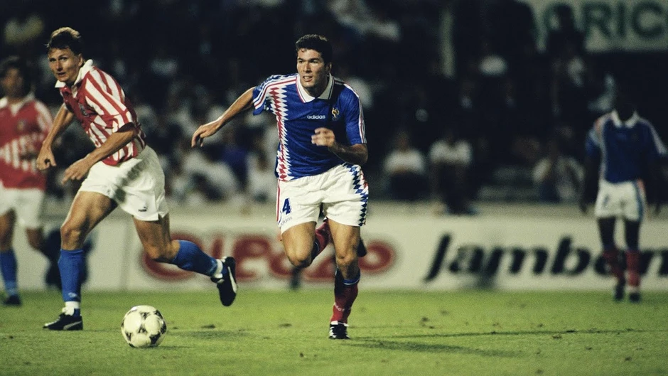 Zinedine Zidane: Huyền thoại - Chúa trời - Quân vương Zinedine Zidane: Huyền thoại - Chúa trời - Quân vương