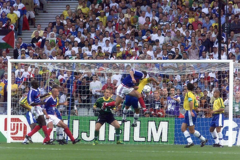 Zinedine Zidane: Huyền thoại - Chúa trời - Quân vương Zinedine Zidane: Huyền thoại - Chúa trời - Quân vương