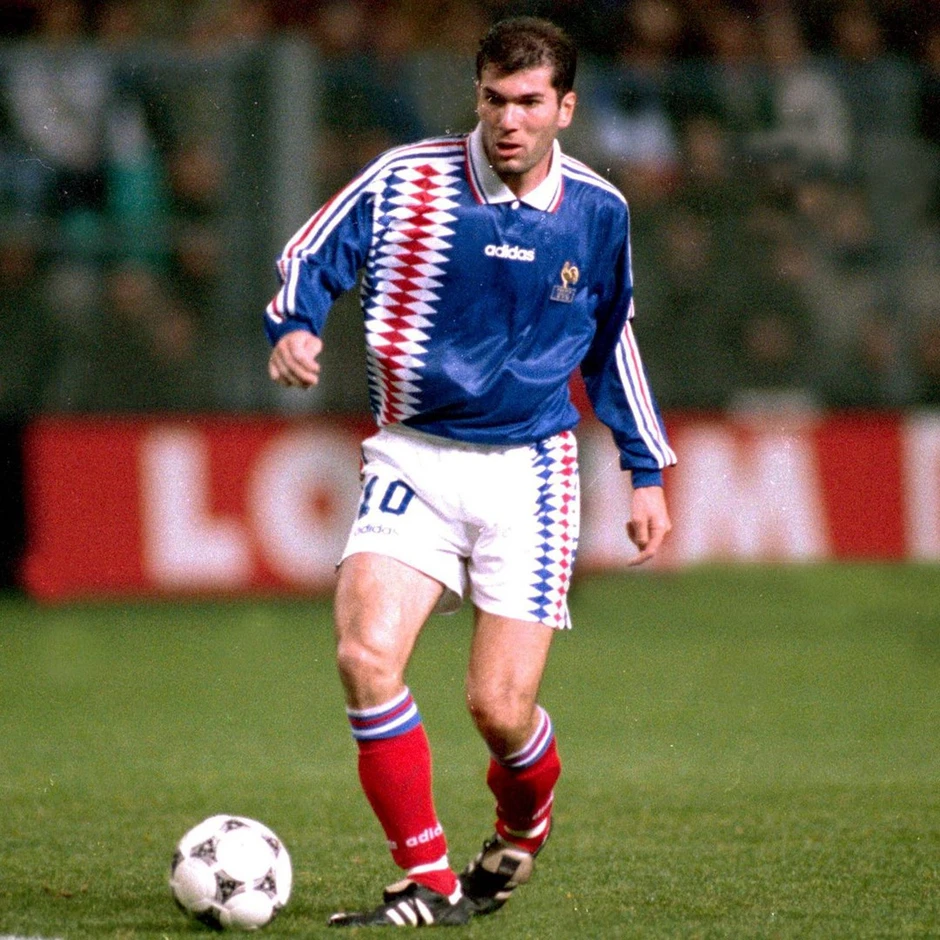 Zinedine Zidane: Huyền thoại - Chúa trời - Quân vương Zinedine Zidane: Huyền thoại - Chúa trời - Quân vương