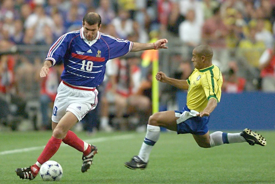 Zinedine Zidane: Huyền thoại - Chúa trời - Quân vương Zinedine Zidane: Huyền thoại - Chúa trời - Quân vương