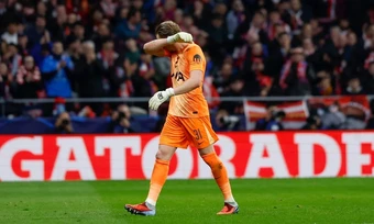 17 phút 'ác mộng' của thủ thành Tottenham