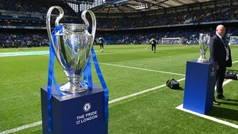 Admin Chelsea cà khịa Arsenal sau thất bại ở chung kết C1