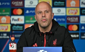 Arne Slot không dám nghĩ xa khi phải đối đầu PSG