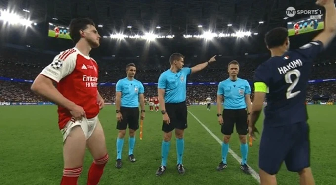 Arsenal đã thua PSG trên chấm phạt đền như thế nào?