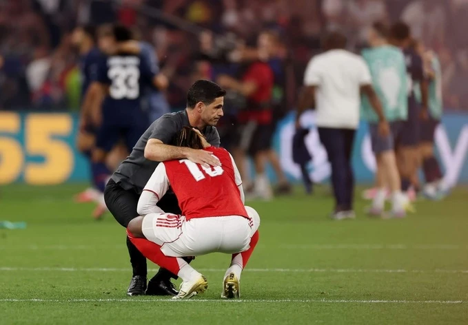 Arsenal đã thua PSG trên chấm phạt đền như thế nào?