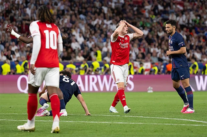Arsenal hứng 'cơn bão' chế giễu sau thất bại đau đớn trước PSG Arsenal hứng 'cơn bão' chế giễu sau thất bại đau đớn trước PSG