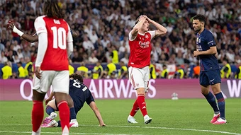 Arsenal hứng 'cơn bão' chế giễu sau thất bại đau đớn trước PSG