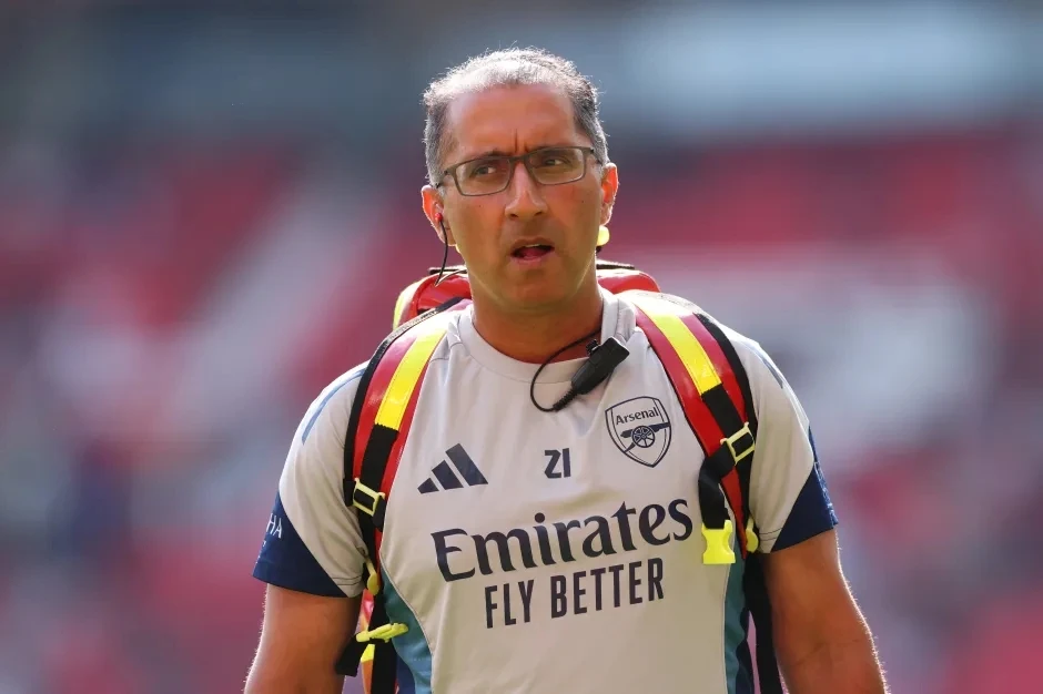 Arsenal sa thải bác sĩ trưởng ngay sau thất bại tại Cúp C1 Arsenal sa thải bác sĩ trưởng ngay sau thất bại tại Cúp C1