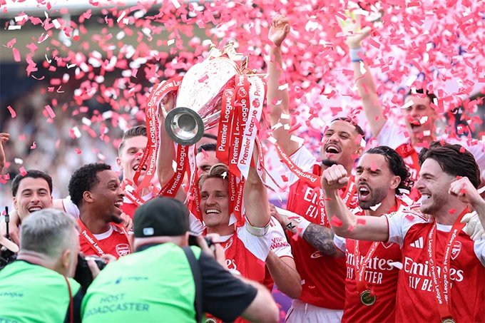 Arsenal và hành trình chuộc lỗi suốt 20 năm Arsenal và hành trình chuộc lỗi suốt 20 năm