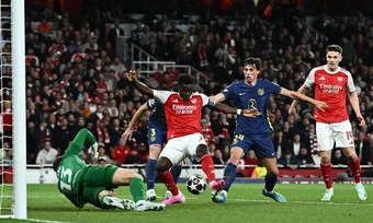 Arsenal vào chung kết Champions League sau 20 năm