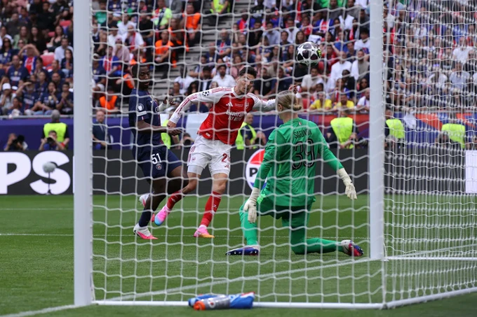 Bàn thắng của Arsenal trước PSG không hợp lệ? Bàn thắng của Arsenal trước PSG không hợp lệ?