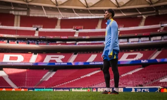 Barca phàn nàn chiều cao mặt cỏ sân Metropolitano