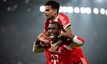 Bayern đặt một chân vào tứ kết Champions League