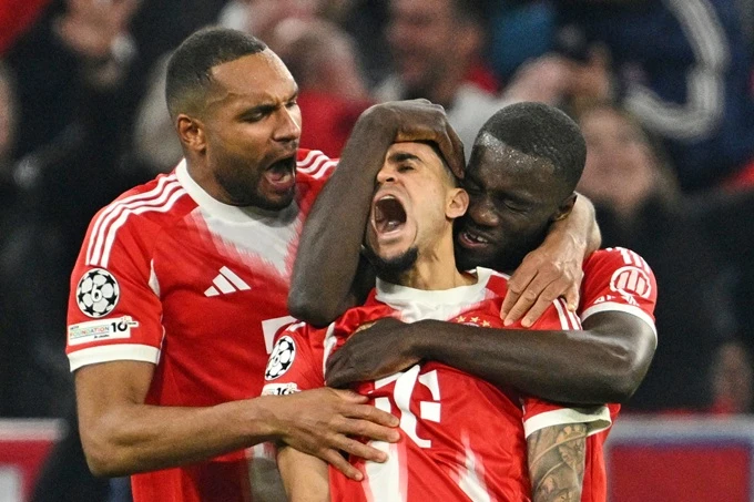 Bayern đừng ẩu đả nữa, hãy ngồi xuống đánh cờ như Arsenal!